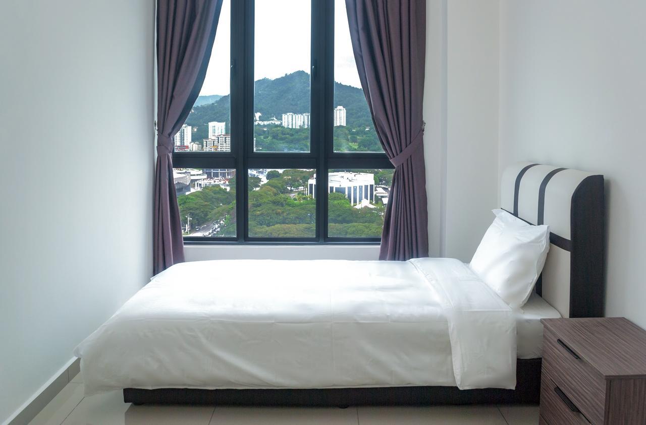 Lazy Traveler'S Suite By D Imperio Homestay جورج تاون المظهر الخارجي الصورة